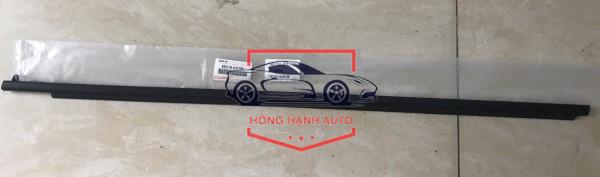 NẸP CHÂN KÍNH TRƯỚC TRÁI TOYOTA YARIS l 682100D190