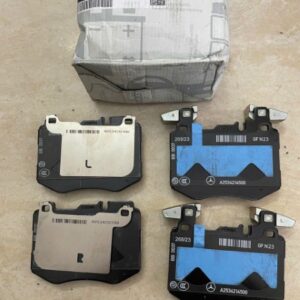 Bố thắng trước xe MERCEDES GLC300 | 0004208503