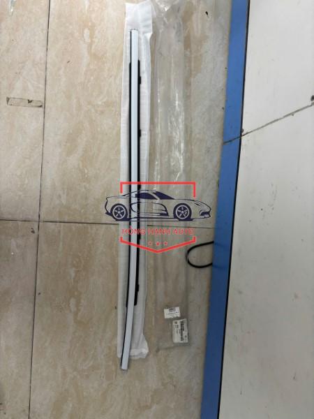NẸP CHÂN KÍNH HYUNDAI SANTAFE 2020 - 83220S1000