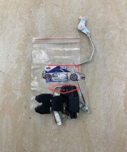 Ổ NGẬM CỐP HẬU XE MAZDA 323 2003 - Y25D56820AB