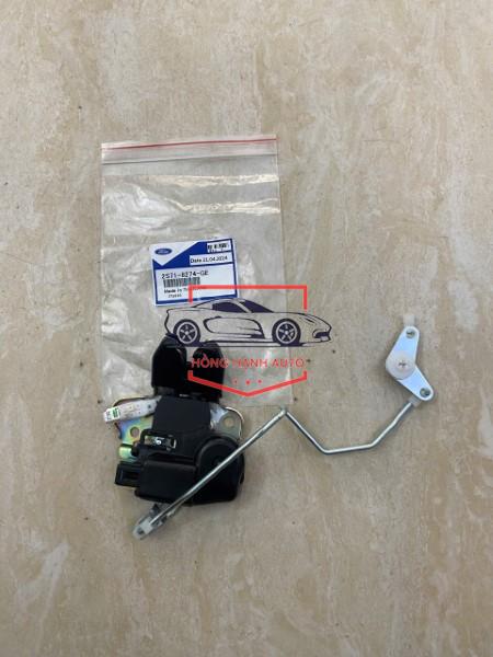 Ổ NGẬM CỐP HẬU XE MAZDA 323 2003 - Y25D56820AB