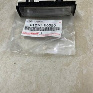 ĐÈN SOI BIỂN SỐ TOYOTA CAMRY 2006 | 8127006050